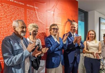 İki dev sanatçı Devrim Erbil ile Erol Evgin “Yan Yana"