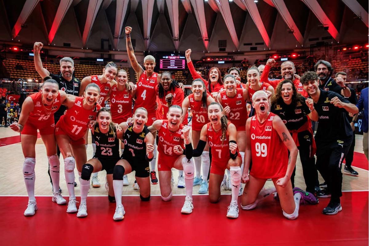 Filenin Sultanları Tarih yazdı: Japonya'yı devirerek finale yükseldi Filenin Sultanları Tarih yazdı: Japonya'yı devirerek finale yükseldi