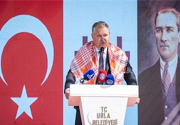 Urla'nın geleneksel bağbozumu şenliği renkli görüntülerle başladı
