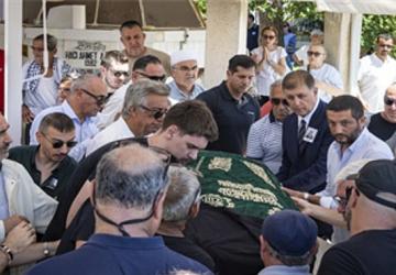 Foça'nın efsane başkanının oğlu son yolculuğuna uğurlandı