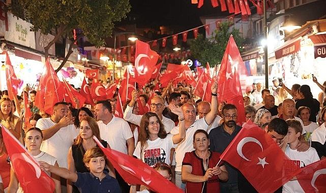 Çeşme'de 30 Ağustos Zafer Bayramı Coşkusu Çeşme'de 30 Ağustos Zafer Bayramı Coşkusu