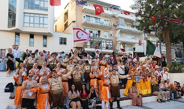 Halk Dansları Festivali'nden coşku dolu açılış