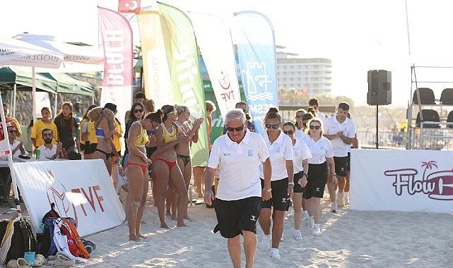 Uluslararası plaj voleybolunun kalbi Çeşme'de attı