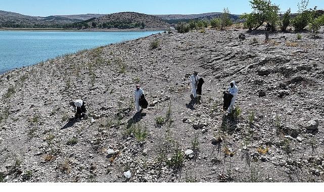 Altınapa Baraj Gölü Çevresinde Temizlik Çalışması Yaptı Altınapa Baraj Gölü Çevresinde Temizlik Çalışması Yaptı