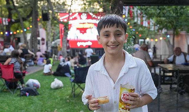 Adnan Menderes Parkı'nda Yeşilçam Coşkusu Adnan Menderes Parkı'nda Yeşilçam Coşkusu