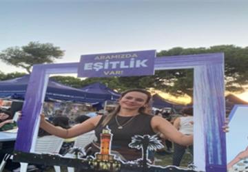 Çocuklar, gençler ve kadınlar İEF'nin tadını çıkarıyor