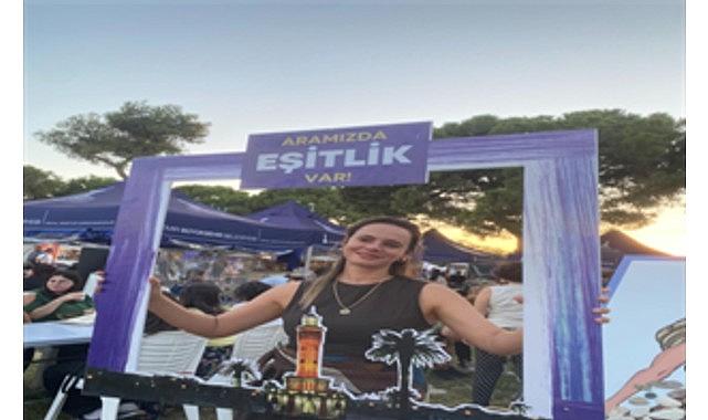 Çocuklar, gençler ve kadınlar İEF'nin tadını çıkarıyor