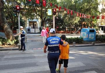 Büyükşehir Zabıtası ile okul yolu daha güvenli