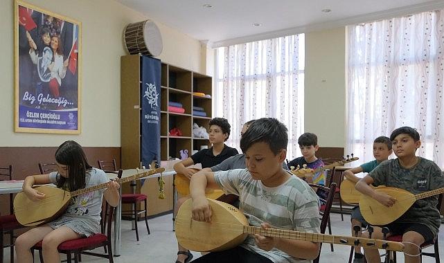 Başkan Çerçioğlu'ndan Gençlere Kültürel Destek: Yaz Kurslarıyla Bağlama Öğreniyorlar Başkan Çerçioğlu'ndan Gençlere Kültürel Destek: Yaz Kurslarıyla Bağlama Öğreniyorlar