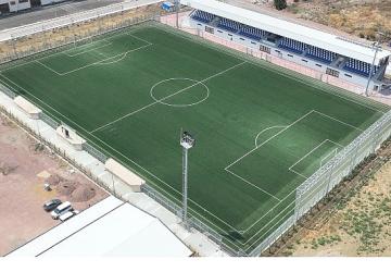 Gençler için bir futbol sahası da Alikahya'ya