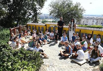 Osmangazi Belediyesi geleceğin tiyatrocu ve arkeologlarını yetiştiriyor