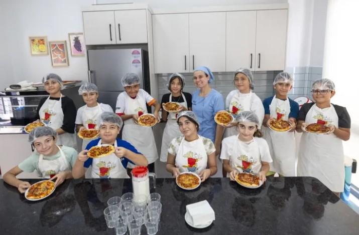 Mersin Mezitli’de Minik Şefler Pizza Keyfi Yaşadı