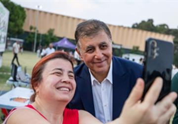 Başkan Tugay'dan çocuklara özel ilgi