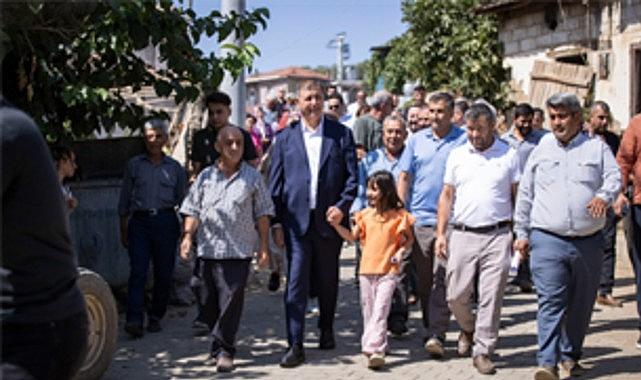 Başkan Tugay yangında zarar gören Köseler'i ziyaret etti Başkan Tugay yangında zarar gören Köseler'i ziyaret etti