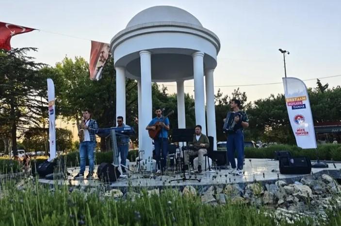 Maltepe’de Yaz, Sanatla Canlanıyor Maltepe’de Yaz, Sanatla Canlanıyor