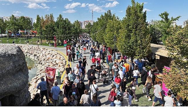 Başkan Altay Tüm Lezzet Tutkunlarını Pazar Akşamına Kadar Devam Edecek GastroFest'e Davet Etti