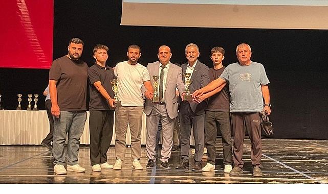 Belediyespor'dan 3 Kupa Birden Belediyespor'dan 3 Kupa Birden