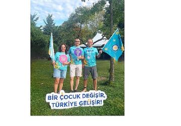 Yüzücüler kulaçlarını TEGV'li çocuklara eğitim desteği için attı