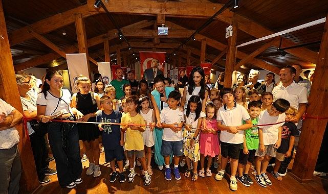 Efes Selçuk'un çocuklarından barış çizgileri