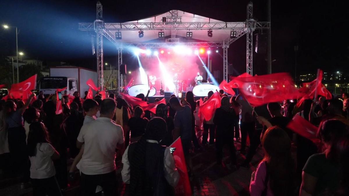 Adıyaman'da ‘30 Ağustos Zafer Bayramı’ konserine yoğun ilgi - Videolu Haber