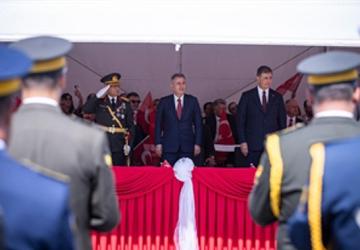 İzmirliler 30 Ağustos Zaferi'nin 103'üncü yıl dönümünü coşkuyla kutladı