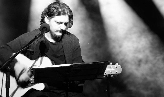 Emre Çakmakoğlu'ndan yeni tekli: Tam da Yeri Emre Çakmakoğlu'ndan yeni tekli: Tam da Yeri