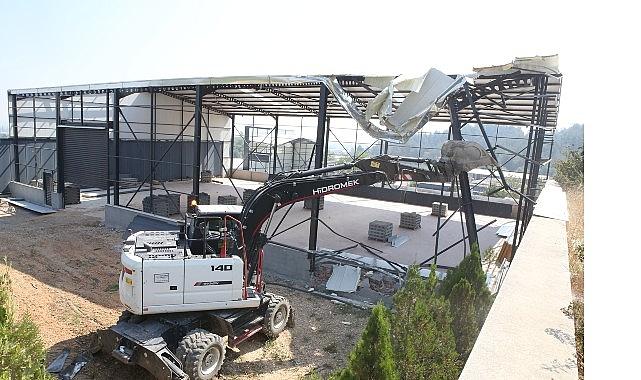 Kayapa'da iki kaçak yapı yıkıldı