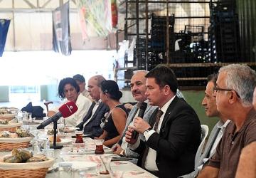 Başkan Erkan Aydın, Dikkaldırım'da vatandaşla buluştu