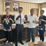 Şampiyon sporcular Besni Kaymakamı Aslan’ı ziyaret