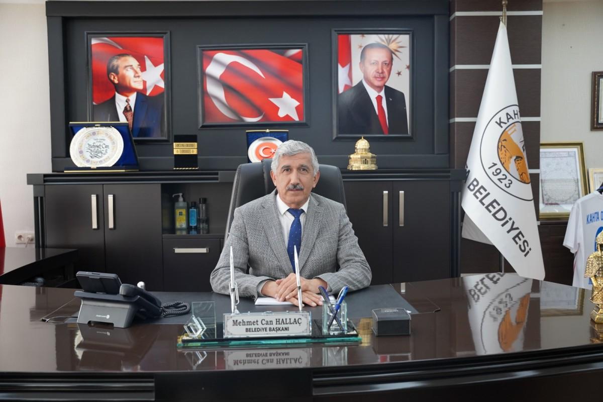 Başkan Hallaç’tan Mevlid Kandili mesajı: “Bizi ayrılıklardan uzaklaştırıp tek bir yürek olmaya davet ediyor”