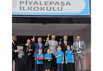 Başkan Sezer Öğrencilerin Yeni Eğitim Dönemi Heyecanına Ortak Oldu