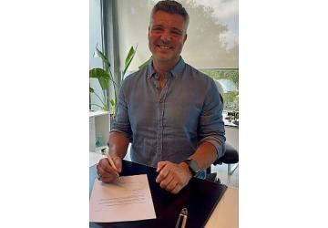 Sadettin Saran, Fenerbahçe Başkan Adaylığı İçin Gerekli 500 İmzayı Teslim Etti