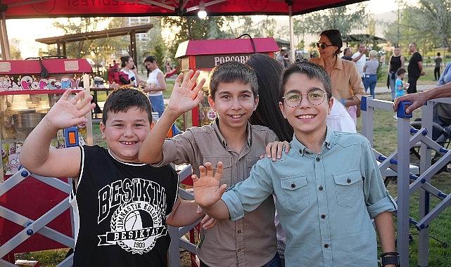 Neşeli Günler, Keçiören'de Neşeli Bir Akşam Yaşattı Neşeli Günler, Keçiören'de Neşeli Bir Akşam Yaşattı