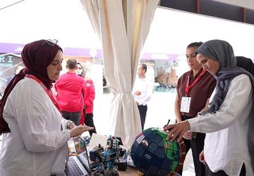 Sümeyye Erdoğan Bayraktar Engelliler Sarayı standını ziyaret etti