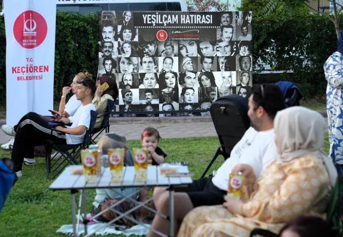 Ankara Keçiören’de Yaz Akşamları Yeşilçam Filmleriyle Canlanıyor Ankara Keçiören’de Yaz Akşamları Yeşilçam Filmleriyle Canlanıyor