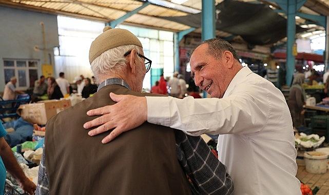 Başkan Aydın'dan Pazar Esnafına Ziyaret Başkan Aydın'dan Pazar Esnafına Ziyaret