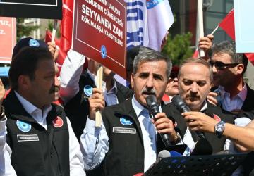 Kamu-Sen iş bırakma eylemi yaptı: ‘Bize masa başı rakam değil, alın terimizin karşılığı gerekiyor’
