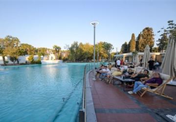 İzmirliler yenilenen Göl Gazinosu'na akın etti