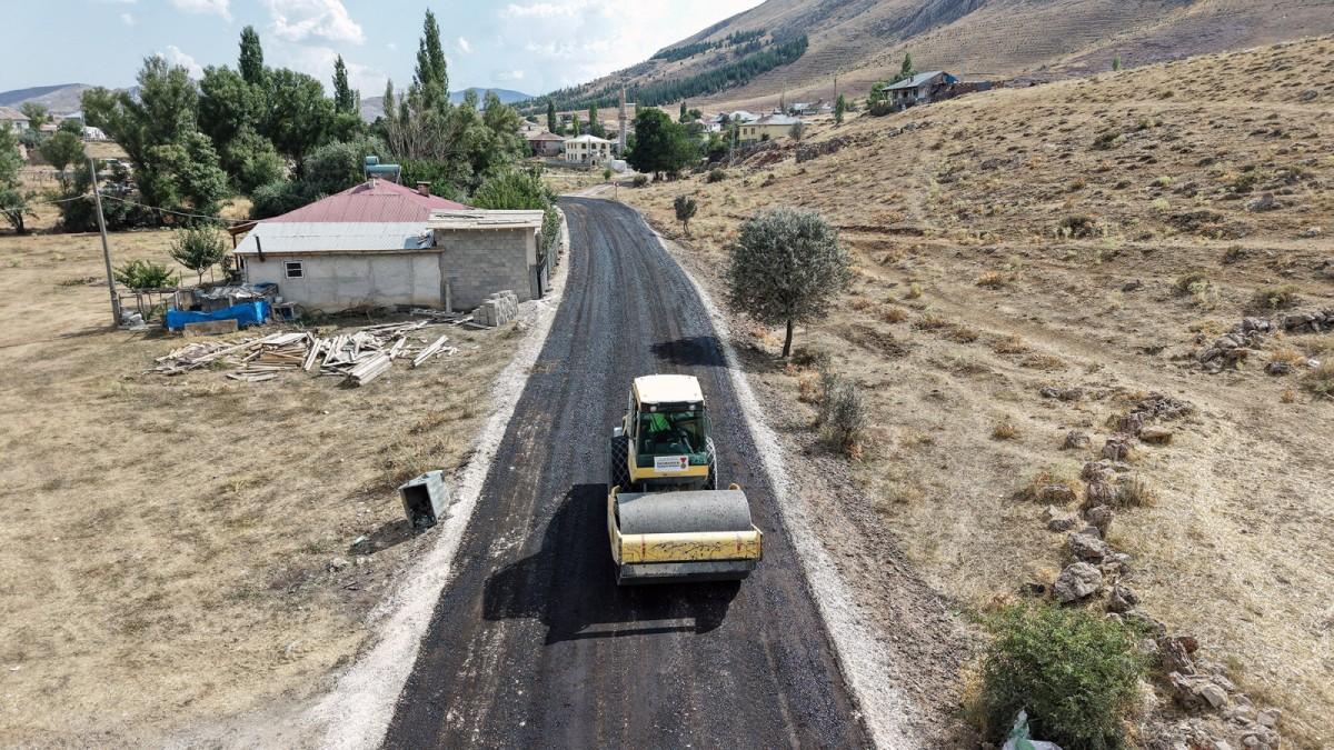 Büyükşehir, Göksun Kırsalındaki Grup Yolunu Yeniledi