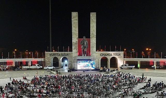 Didimliler, Dev Adamların Tarihi Mücadelesini Kent Meydanında Omuz Omuza İzledi