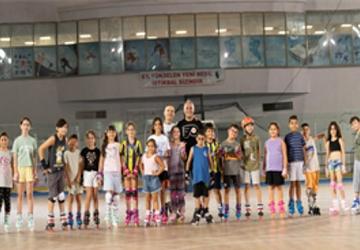 İzmir'de tekerlekli paten kursuna ilgi yoğun