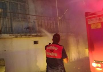 Besni’de, evde çıkan yangın kontrol altına alındı