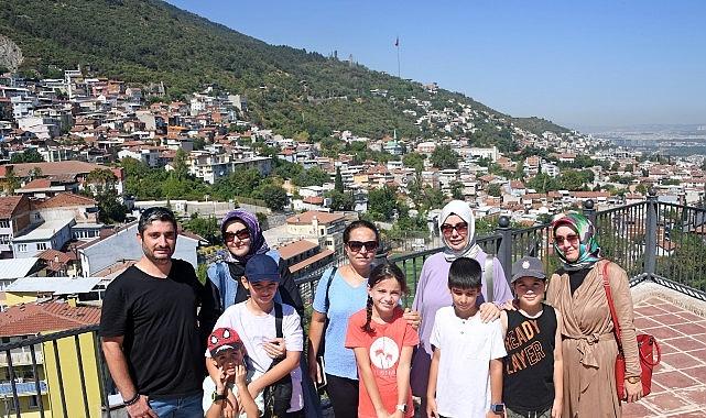 Minik arkeologlar Bursa'nın tarihi mekanlarını gezdi Minik arkeologlar Bursa'nın tarihi mekanlarını gezdi