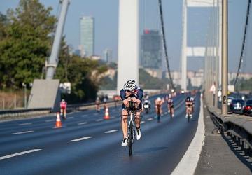 Dünyanın ilk Oral-B Asya ve Avrupa Triatlon Şampiyonası İstanbul'da yapıldı