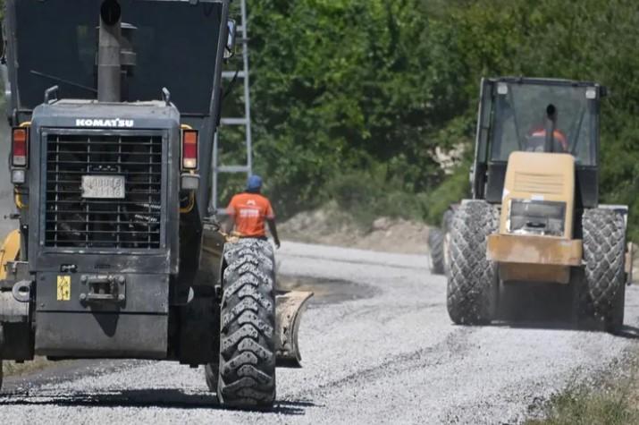 Yarmasu’da 8 Kilometrelik Yol Modern Asfaltla Buluştu Yarmasu’da 8 Kilometrelik Yol Modern Asfaltla Buluştu
