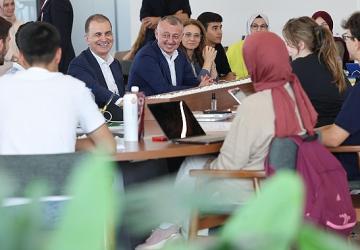 Ömer Çelik, Taze'ye gitti Milli İrade'yi çok beğendi