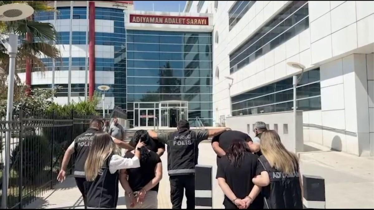 Adıyaman’da 2 milyon 750 bin TL’lik uyuşturucu operasyonu: 2 tutuklama - Videolu Haber Adıyaman’da 2 milyon 750 bin TL’lik uyuşturucu operasyonu: 2 tutuklama - Videolu Haber