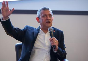 Özgür Özel'den 'kayyım' çıkışı: ‘En fazla 6 gün durur’