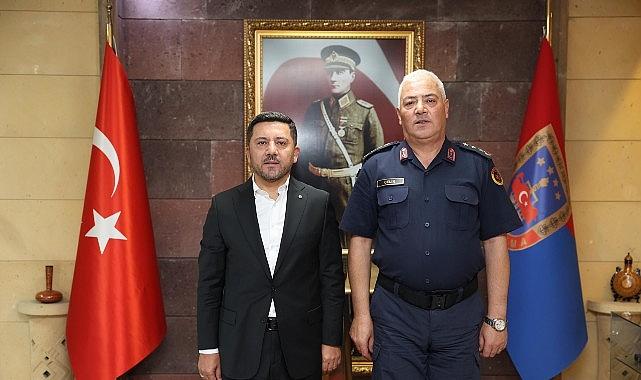 Belediye Başkan Arı'dan Jandarma Komutanı Çelik'e Ziyaret