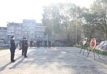 İnegöl'de Zafer Bayramı Coşkusu Resmi Törenlerle Başladı